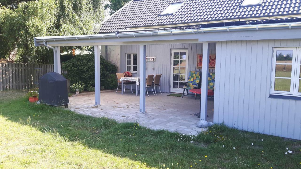 Pelikan Garden 1 Ferielejlighed Max 4 Personer Ved 2 Personer 650,00 Ekstra Personer 150,00 Kr Ekstra Стеге Экстерьер фото